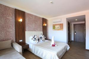 Katil atau katil-katil dalam bilik di Tymnos Hotel +58 gambar