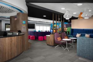 Tru By Hilton Joliet Plainfield的休息区