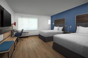 Tru By Hilton Joliet Plainfield客房内的一张或多张床位