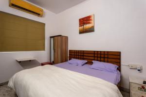 Postel nebo postele na pokoji v ubytování Whiite Panda - Backpacker Hostel in Delhi Greater Kailash