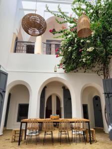 Byggingin sem riad-hótelið er í
