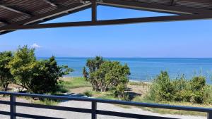 ein Blick auf das Meer vom Balkon in der Unterkunft Porta Luce - Vacation STAY 83116v in Amakusa + 10 Fotos