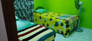Un pat sau paturi într-o cameră la Homestay Bonda