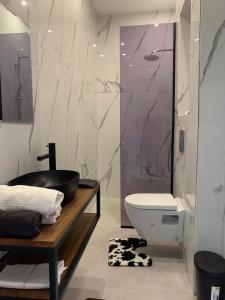 Ένα μπάνιο στο Green Village Resort