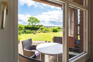 Un jardín fuera de Huus Binnensee - Ferienwohnung EG - Neue Tiefe, Fehmarn