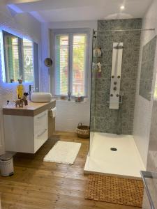 Koupelna v ubytování Chambre pivoine chez l habitant