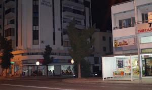 Fachada o entrada de Destalo Court Larnaca Apartment