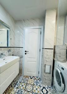 Ένα μπάνιο στο Apartment Berlin, with 3 bedrooms +29 φωτογραφίες