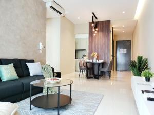 a living room with a couch and a table at Paradigm Residence 10Pax 3R Lv25 in Johor Bahru