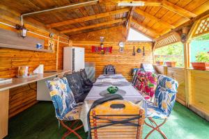 a dining room with a table and chairs in a cabin at Casa Nicolas Busteni in Buşteni