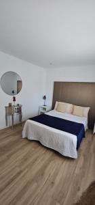 Postel nebo postele na pokoji v ubytování CORNELIAS HOME