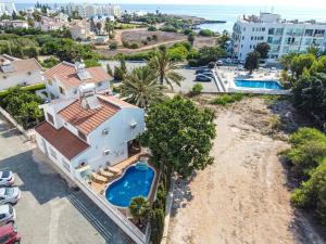Swimmingpoolen hos eller tæt på Fig Tree Bay Villa Elena