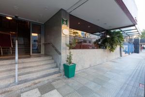 a building with a potted plant outside of it at Tri Hotel Smart Caxias in Caxias do Sul