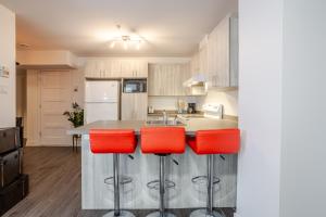 Køkken eller tekøkken på Cozy and Spacious Condo Downtown + 25 billeder