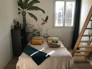 a bedroom with a bed with a plant on the wall at Havre de paix avec 2 chambres et salle de bain in Claix