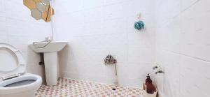 Hongdae Yeondral Park, Z3, 7 minutes from Hongik Univ Station Exit 5, elevator ok的一间浴室