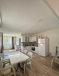 Dapur atau dapur kecil di Sea front Garden House - Pera Evleri