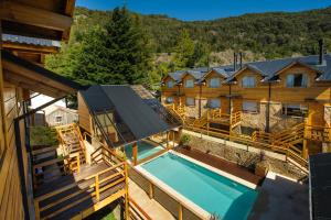 an overhead view of a pool at a resort at Del Sauco Apart & Spa in San Martín de los Andes