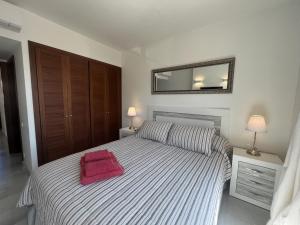Katil atau katil-katil dalam bilik di BAHIA 19 by SOM Menorca +22 gambar