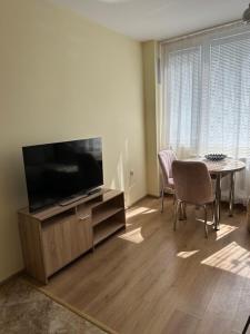 Televisyen dan/atau pusat hiburan di No5 Residence