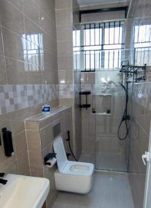 ダル・エス・サラームにあるLuxury Meets Comfort in Mbezi Beachのギャラリーの写真