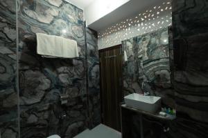 Phòng tắm tại Deepak Hotel & Restaurant +37 ảnh