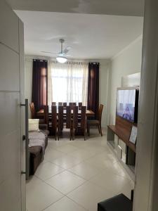 TV a/nebo společenská místnost v ubytování Apartamento Praia das Dunas Cabo Frio + 17 fotografií