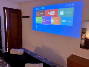 a large screen on the wall of a room at Casa Rural Los nietos de Pura in San Martín del Castañar