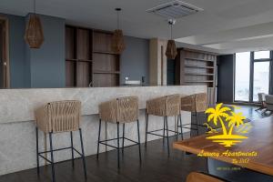 Zona de estar de Murano Centro1 26floor,rooftop,infinity pool & views by IMZ