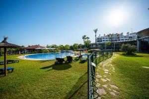 Bazén v ubytování Luxury apartament in Benahavis nebo v jeho okolí