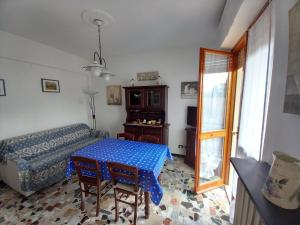a room with a table and a bed and a window at Sam's Getaway in Lurisia