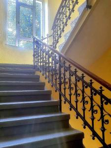 a set of stairs in a house at Nr 11 Gästeoase für 4 Personen Familie mit Umkleide Herzens der Stadt in Annaberg-Buchholz