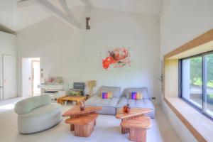 Ruang duduk di La villa de Justine