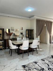 Ruang duduk di SANTORINI - Private villa with swimming pool