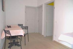 a room with a table and chairs and a bed at B&B da Rosy in Lazise