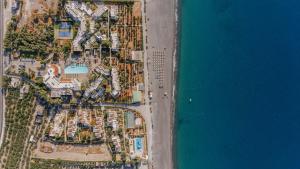 Vue de tête d'une ville à côté de l'eau dans l'établissement Almyra Resort, à Koutsounari 59 autres photos