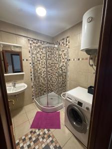 Ένα μπάνιο στο 100m2 Apartment near Church - 3 bedrooms - 3 bathrooms - parking