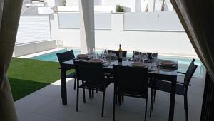 Πισίνα στο ή κοντά στο Villa Monanterra