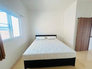 Ένα ή περισσότερα κρεβάτια σε δωμάτιο στο Winlee house +5 φωτογραφίες