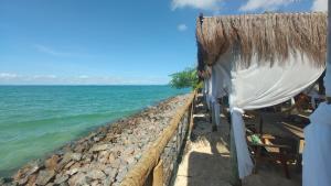 Naturlandskabet i nærheden af båden