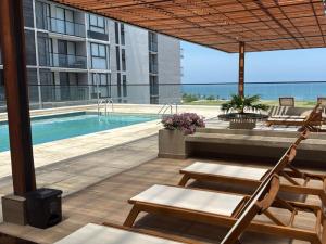 Salinas del Mar Torre 4 Apt 903内部或周边的泳池