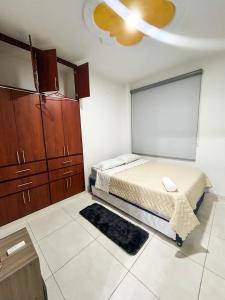 Ένα ή περισσότερα κρεβάτια σε δωμάτιο στο Beautiful and comfortable apartment, 3 rooms, 5 beds