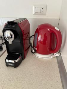 a toaster and a toaster sitting on a counter at Bella Trinacria in Aragona
