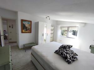 a bed with two pillows on it in a bedroom at Alojamientos Manuela 1 in Vilagarcia de Arousa