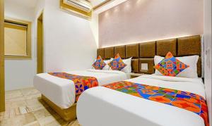 Gallery image of Hotel New Deepak in Mumbai