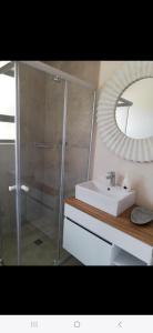 Ένα μπάνιο στο Little Elm Cottage +24 φωτογραφίες