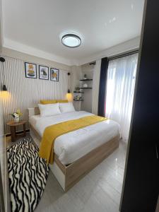 a bedroom with a large bed with a yellow blanket at Kindaruma Homes B1402 in Nairobi