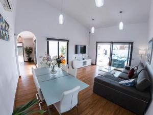 a living room with a couch and a table at Villa Romans in Caleta De Fuste