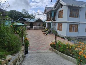 Κήπος έξω από το Kashyap Homestay