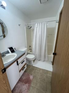 Phòng tắm tại Monica and Rachel's Friends Apt